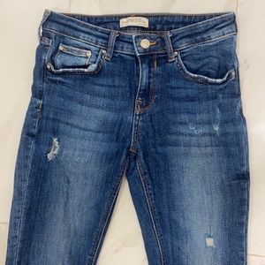 Zara Cropped Jeans with Frayed Hem size 4